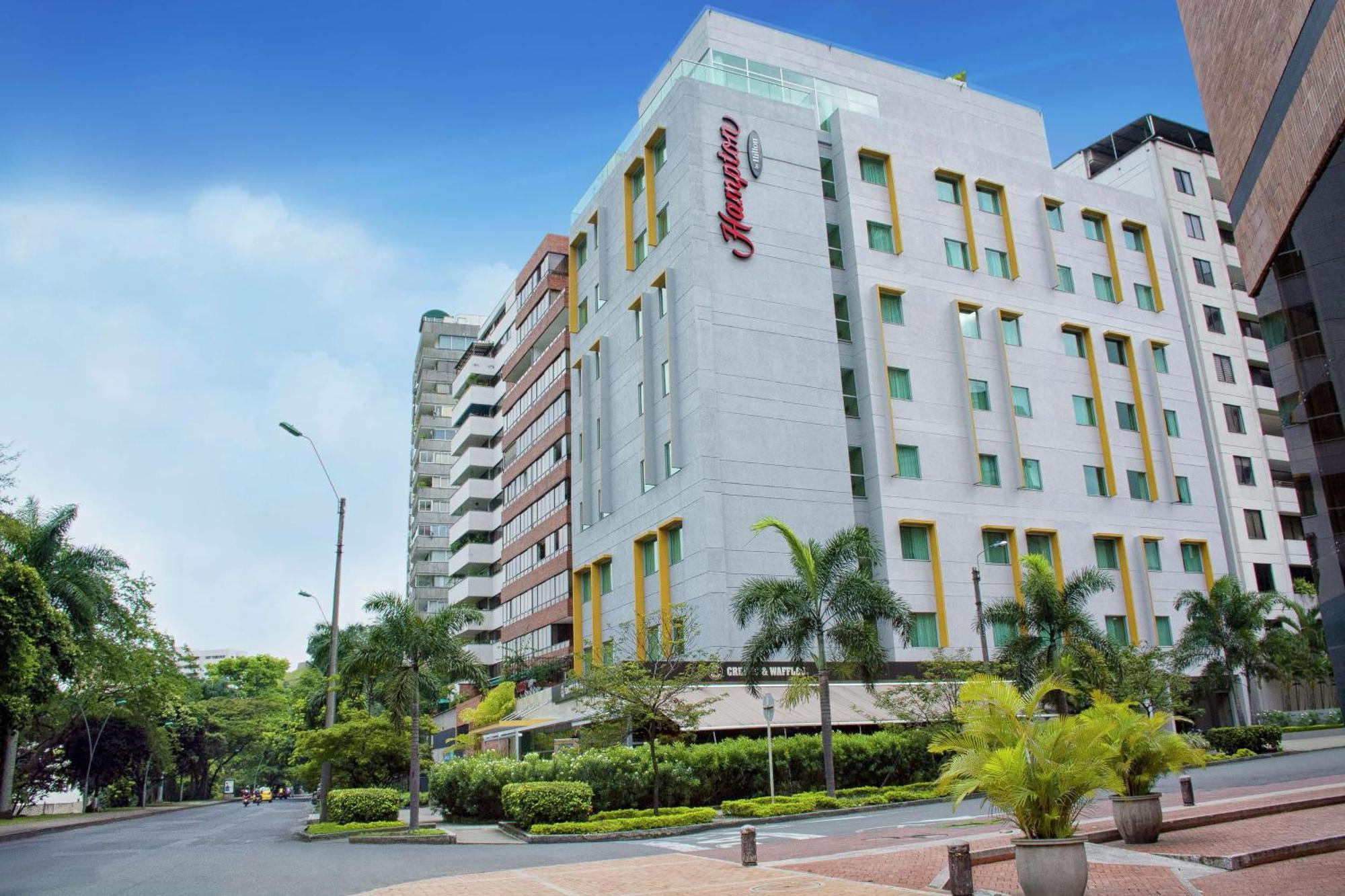 Hampton By Hilton Cali Hotel Exterior photo